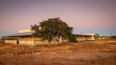 Longreach Outback Adventures - Hotel WA 4
