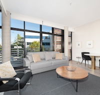 Uber Chic Newtown Designer Pad H392 - Hotel WA