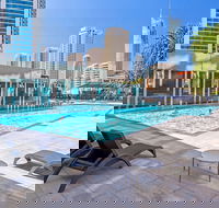 Sealuxe - Central Surfer Paradise Seaview Deluxe Spa Apartment - Hotel WA
