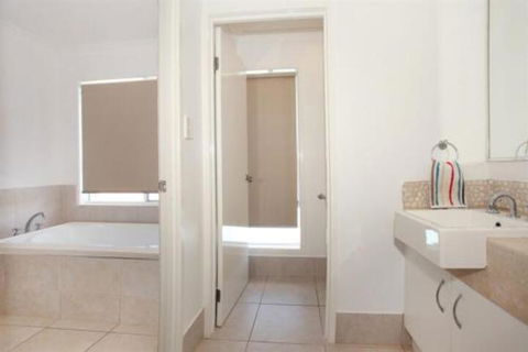 3 Bauhinia Crescent Marcoola PET FRIENDLY LINEN SUPPLIED 500 BOND - Hotel WA 6