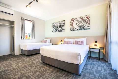 Nightcap At Wanneroo Tavern - Hotel WA 6