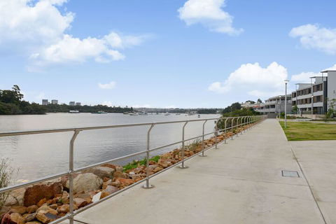 Peaceful Water Side Retreat With Huge Courtyard - Hotel WA 6