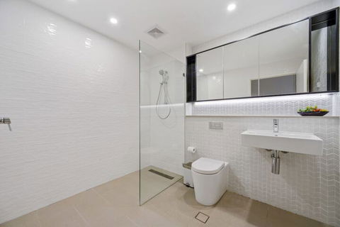 Peaceful Water Side Retreat With Huge Courtyard - Hotel WA 2