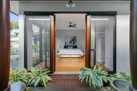 ESPRIT 2 PALM COVE BRAND NEW - Hotel WA 2