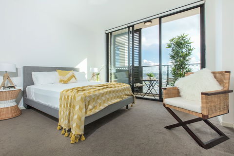 Redfern One Bedroom Apartment With Views - Hotel WA 3