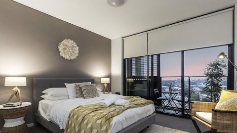 Redfern One Bedroom Apartment With Views - Hotel WA 2