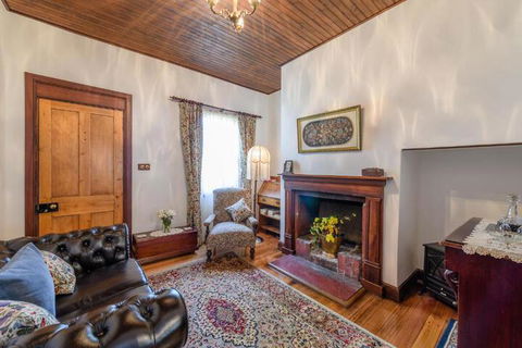 Sargeants & Armoury Cottages 1823 - Hotel WA 5