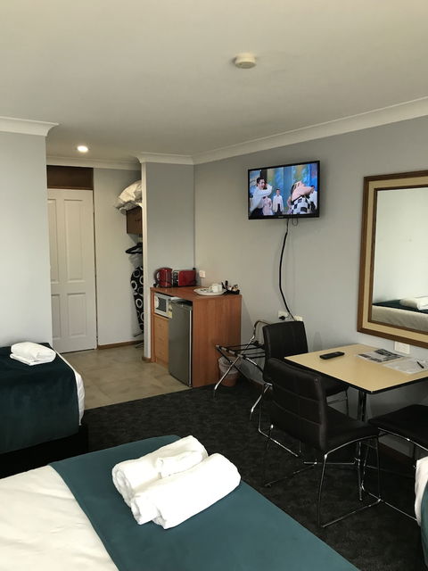 Town & Country Motor Inn Forbes - Hotel WA 4