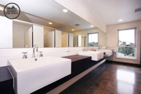 The Island Accommodation - Hostel - Hotel WA 4