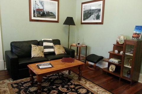 Burra Railway Station Bed & Breakfast - Hotel WA 4