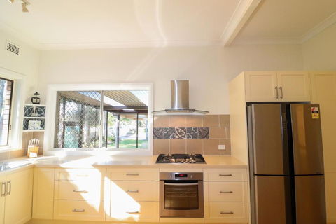 A Reflection On The Lake - Hotel WA 2