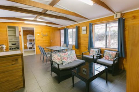 Wonboyn Cabins & Caravan Park - Hotel WA 0