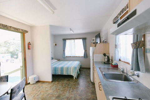 Wonboyn Cabins & Caravan Park - Hotel WA 2