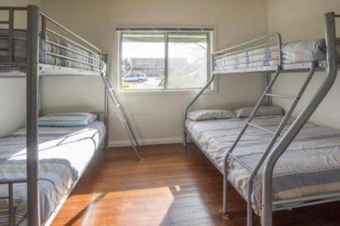 Lockhart Ave 76 - Hotel WA 2