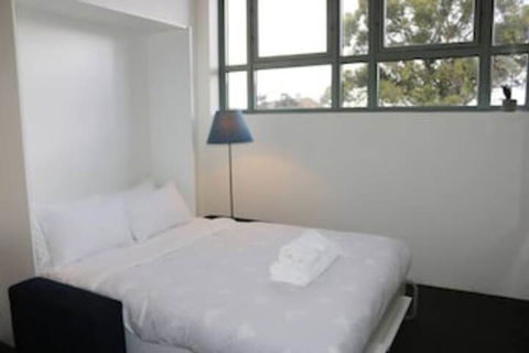 Cosy Newtown Studio Apartment With Swimming Pool - Hotel WA 6