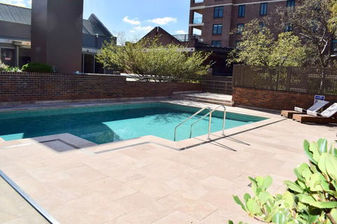 Cosy Newtown Studio Apartment With Swimming Pool - Hotel WA 3