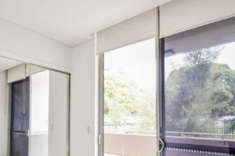 Sun-drenched 3 Bedroom Apartment In Turrella - Hotel WA 6