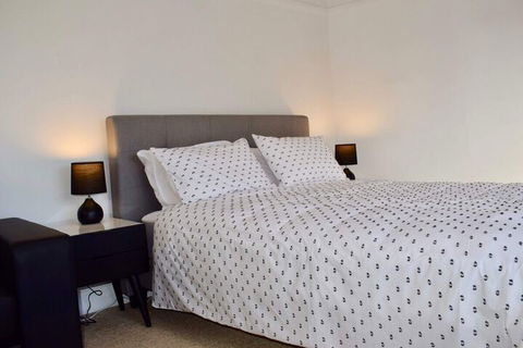 Comfortable 3 Bedroom Apartment In Trendy Haberfield - Hotel WA 6