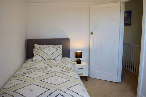 Comfortable 3 Bedroom Apartment In Trendy Haberfield - Hotel WA 4