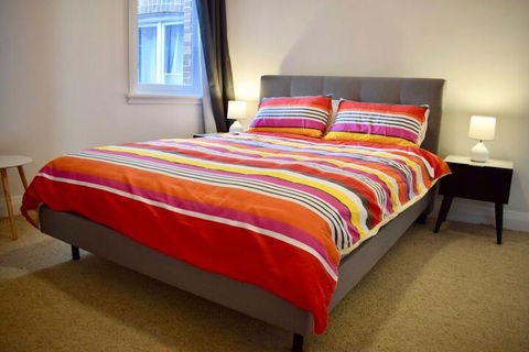 Comfortable 3 Bedroom Apartment In Trendy Haberfield - Hotel WA 5
