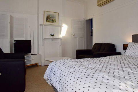 Comfortable 3 Bedroom Apartment In Trendy Haberfield - Hotel WA 7