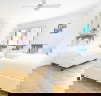 Perfectly Located Apt Rooftop Pool  Spa - Hotel WA
