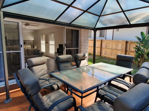 26 Satinwood Drive Low Set Modern Sleeps 8 - Hotel WA 1