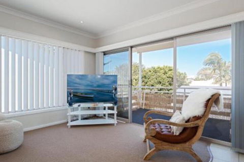SeaHaven 2 Richardson Ave Large Home With Aircon Smart TV WIFI Netflix & Boat Parking - Hotel WA 6