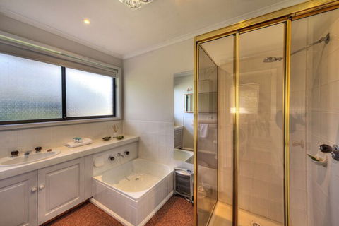 Stones Throw - Hotel WA 4