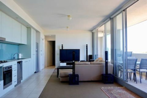 Spacious One Bedroom Apartment With Large Balcony - Hotel WA 0