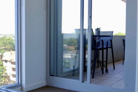 Spacious One Bedroom Apartment With Large Balcony - Hotel WA 5