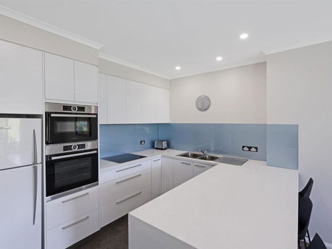 Mitchell Pde 2 / 1a Fathoms - Hotel WA 1