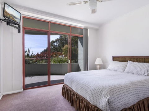 Mitchell Pde 2 / 1a Fathoms - Hotel WA 3