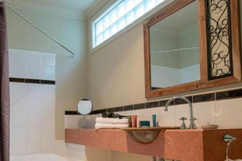 In The Valley - Hotel WA 4