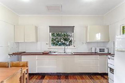 1 Bedroom House Government Road No. 102 PET FRIENDLY - Hotel WA 4