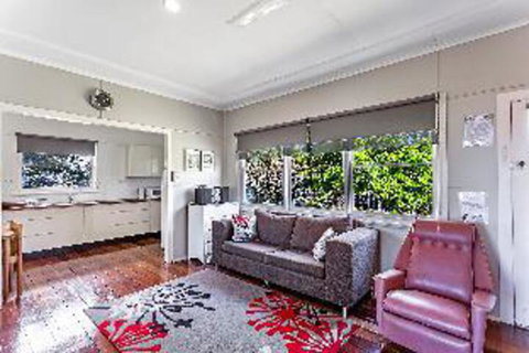 1 Bedroom House Government Road No. 102 PET FRIENDLY - Hotel WA 1