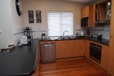 3 Bedroom House Government Road 117a Pollys View FREE WIFI & PET FRIENDLY - Hotel WA 5