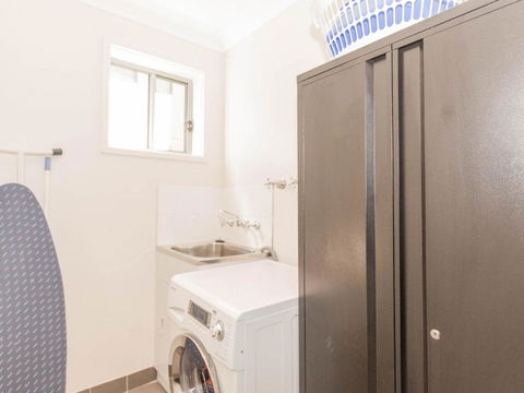 Aspect 1 / 8a Poly Cow Lane - Hotel WA 2