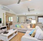 6 Orania Court Rainbow Shores Absolutely gorgeous beach side property within 200 metres walk to the beach - Hotel WA