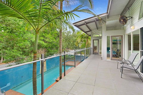 2 Satinwood Drive Rainbow Shores Executive Level Beach House Pool Walk To Beach - Hotel WA 6