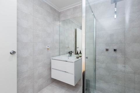 ROLAND, 1BDR Melbourne Apartment - Hotel WA 6