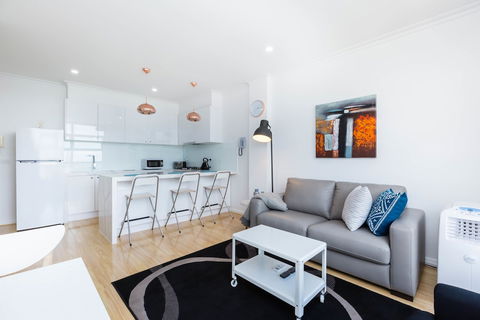 ROLAND, 1BDR Melbourne Apartment - Hotel WA 3