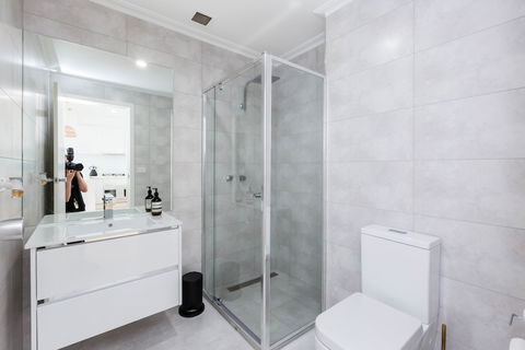 ROLAND, 1BDR Melbourne Apartment - Hotel WA 5