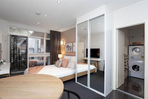 Former Dress Circle Nth Adelaide Apt With Aircon - Hotel WA 6