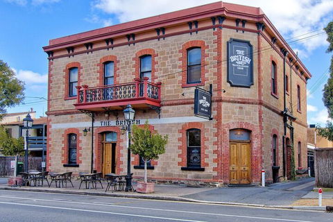 Former Dress Circle Nth Adelaide Apt With Aircon - Hotel WA 1