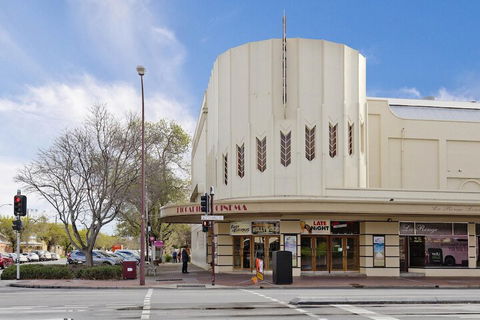 Former Dress Circle Nth Adelaide Apt With Aircon - Hotel WA 2