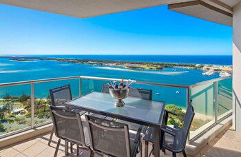 Luxury 3BR Apt With Incredible Views - Hotel WA 5