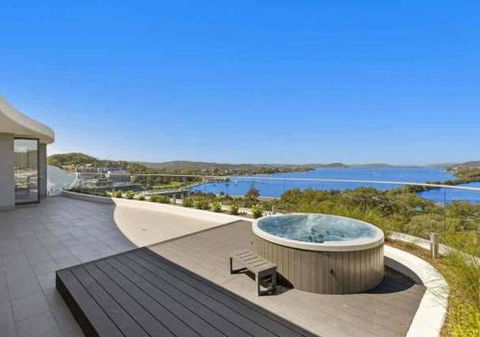 Stylish Penthouse With Views & Jacuzzi - Hotel WA 5