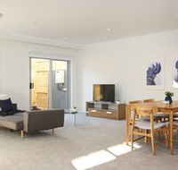 Spacious  Bright 1 Bedroom Apartment - Hotel WA