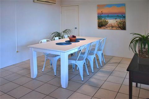 Seacrest Beachfront Holiday Apartments - Hotel WA 4